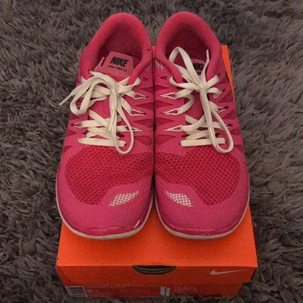 Nike Free 5.0 GS Size 5 Hot Pink And Black